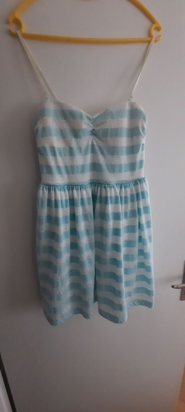 Vestiti & Gonne: 3 süsse Sommerkleider Grösse M – Usato da Aesch BL venduto da ChezToKa 4