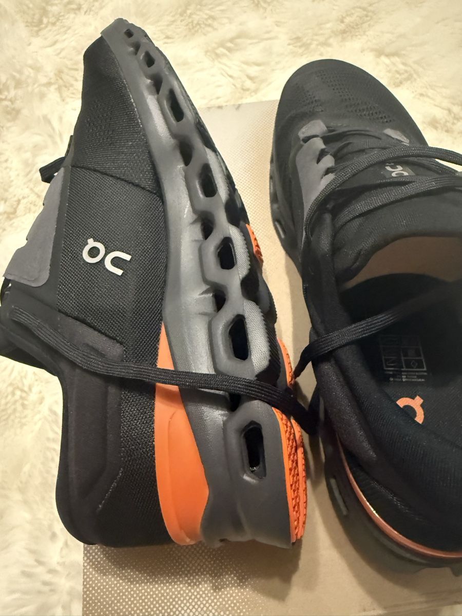 On Scarpe da uomo: Chaussures de running On Cloud noires et orange, taille 44.5 – Nuovo e nell'imballaggio originale da Monthey venduto da Joseph-29 3