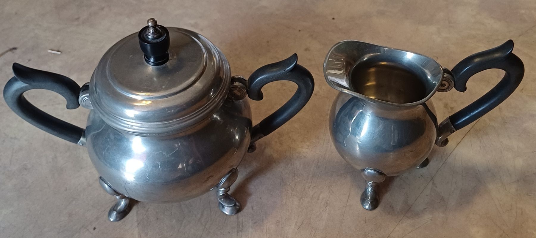 Zuccheriere: Cornish Pewter Sheffield Zuckerdose und Rahmkrug – Usato da Merenschwand venduto da Brockinell