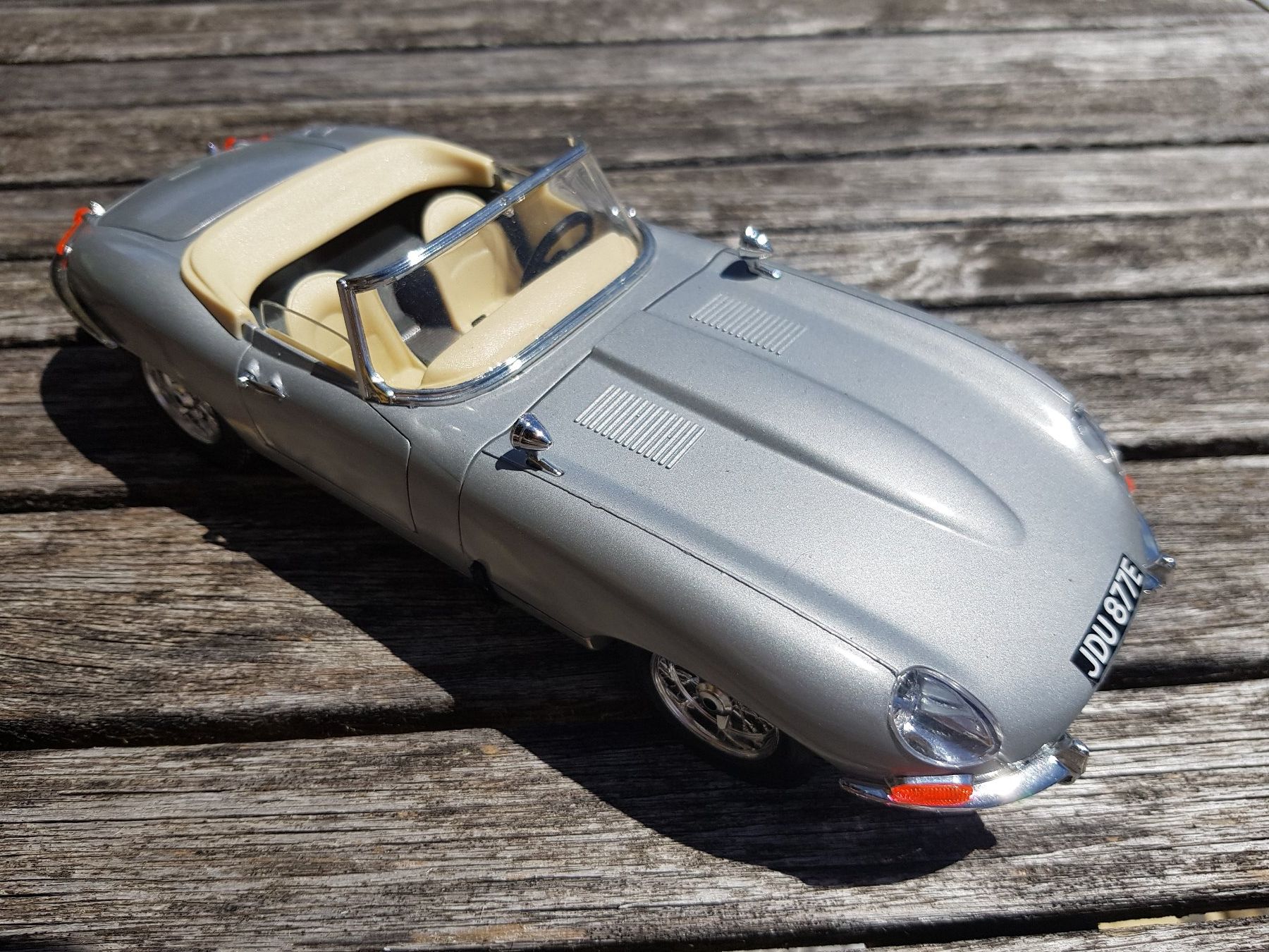 Jaguar Modellini d'auto: Jaguar E Cabrio 1961 Modellauto grau – Usato da Jona venduto da dampfnuggi