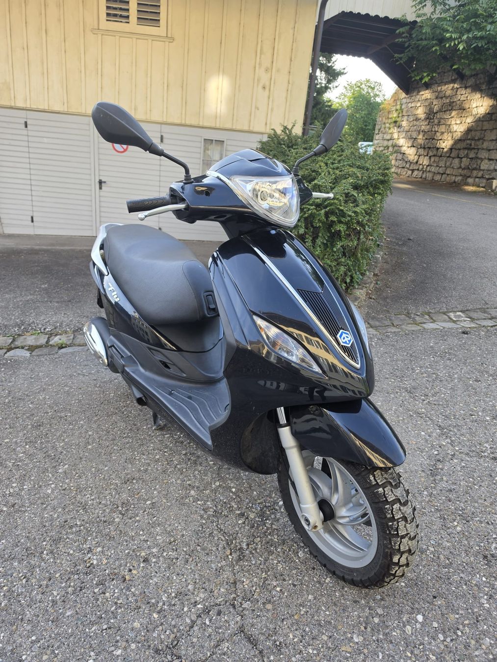 Piaggio Altro: Piaggio fly 125ie – Difettoso da Pfäffikon ZH venduto da okidokii