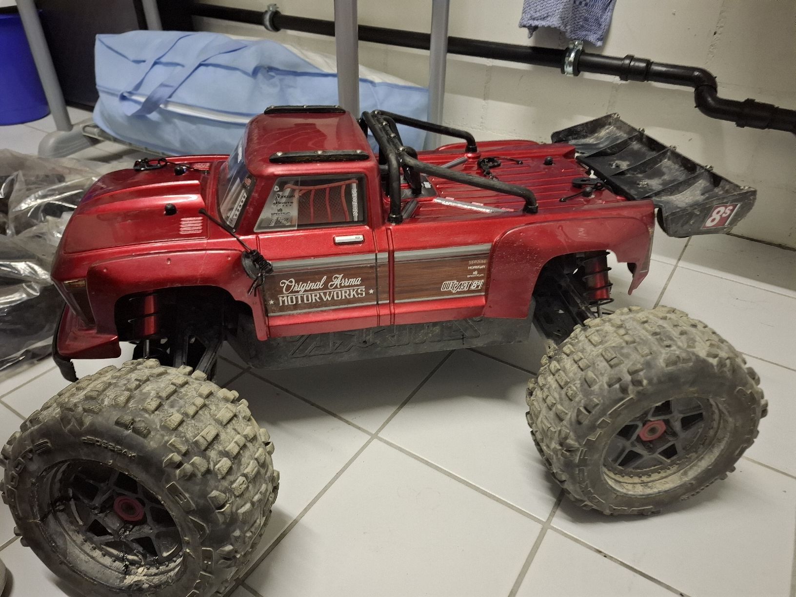 Arrma Modellismo RC: arrma 8s outcast – Usato da Schönenberg ZH venduto da Loecross1 2