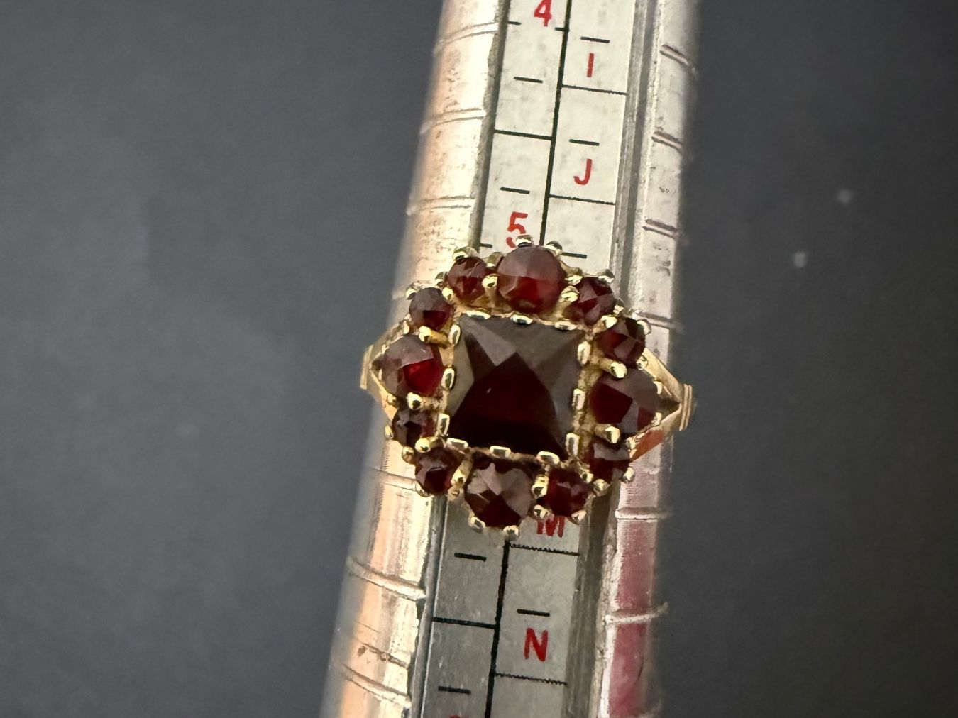 Anelli: Antiker Silber Ring mit Böhmische Granaten 900 – Usato da Spiegel b. Bern venduto da Rogger72 7
