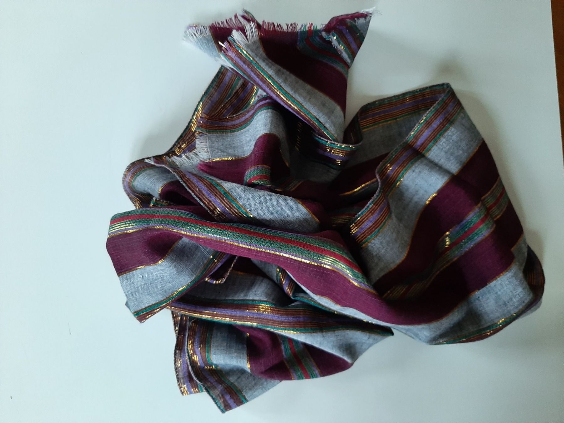 Foulards & écharpes: Fine écharpe en coton rayé violet doré – D'occasion à Lausanne par Cognitia 1