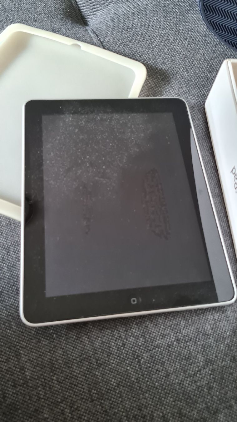 Apple Tablet PC: ipad – Usato da Kriens venduto da nello-1 2