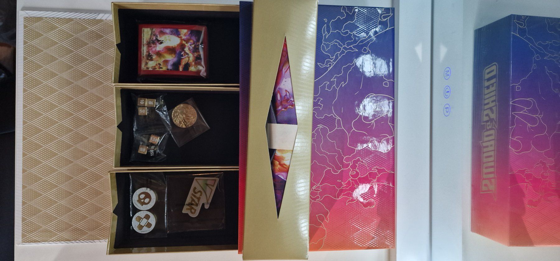 Pokémon Carte collezionabili: UPC dracaufeu sans booster – Nuovo (secondo la descrizione) da Les Verrières venduto da ser_sym7