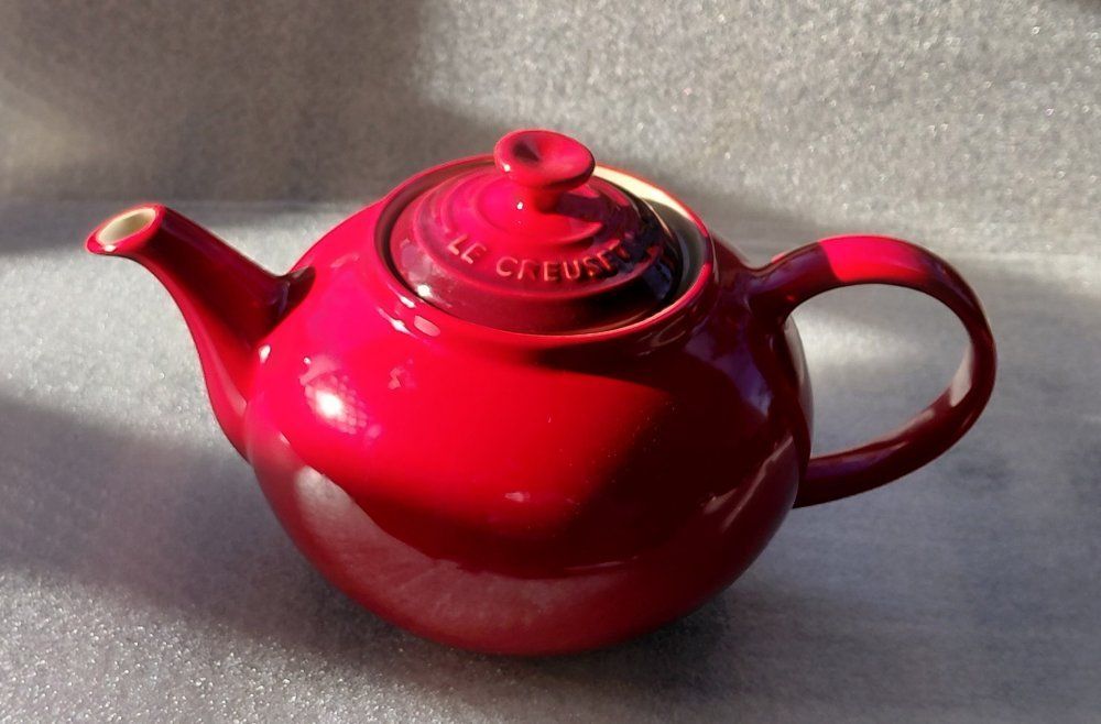 Spannende Le Creuset Teekanne Bild