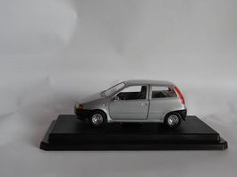 Modellautos (2 Stück von Bburago/Maisto) 1:24 (gebraucht)