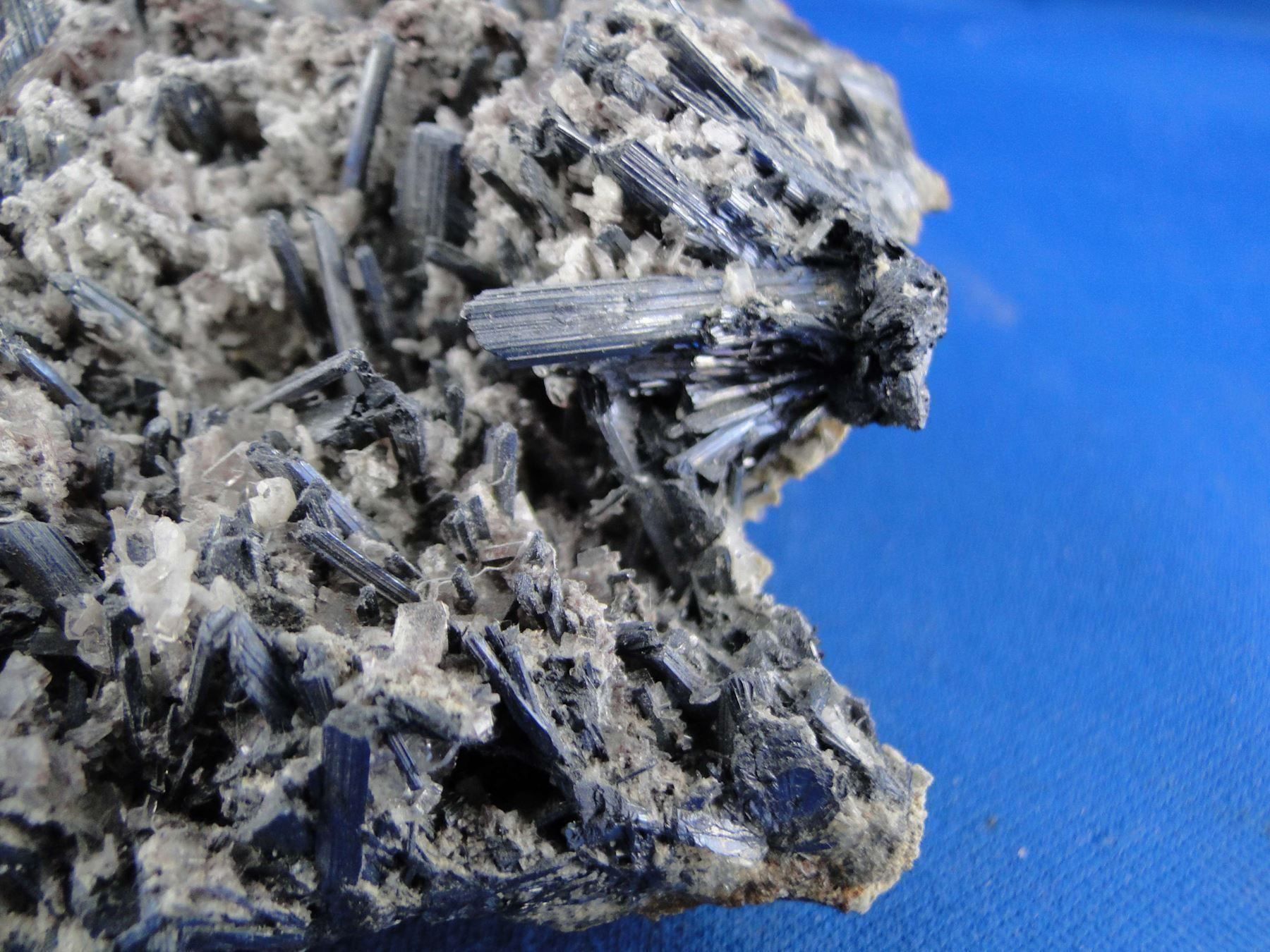 Minerali & Pietre curative: Baryt auf Stibnit – Usato da Schinznach Bad venduto da Demerald 1