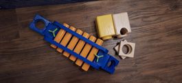 Hape Motorik Spielzeug Set Murmelbahn für Kinder, Holz