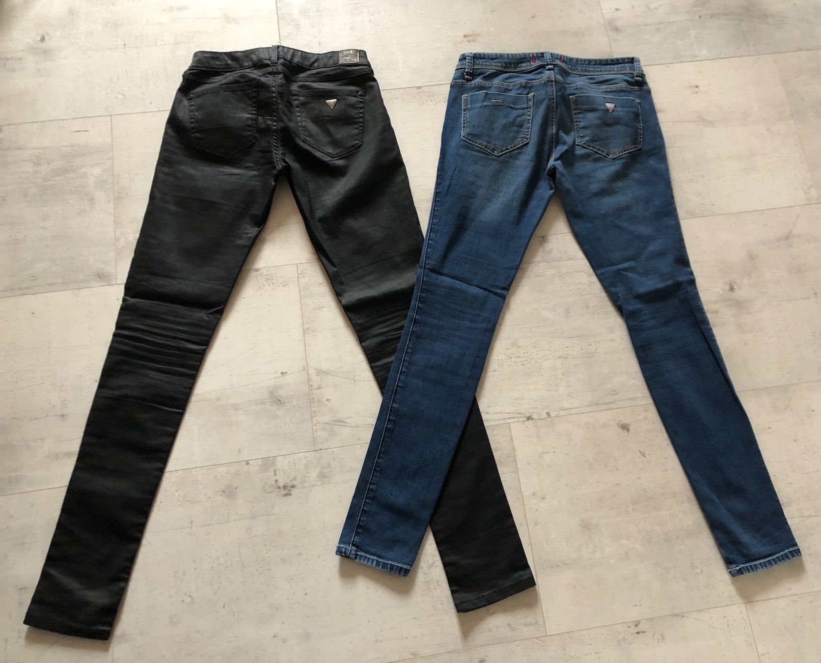 Guess Jeans: 2 jeans Guess taille 27 – Nuovo (secondo la descrizione) da Renan BE venduto da atila08 1