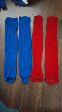 2 Paar Stegstulpen, blau und rot, Grösse 34-38,