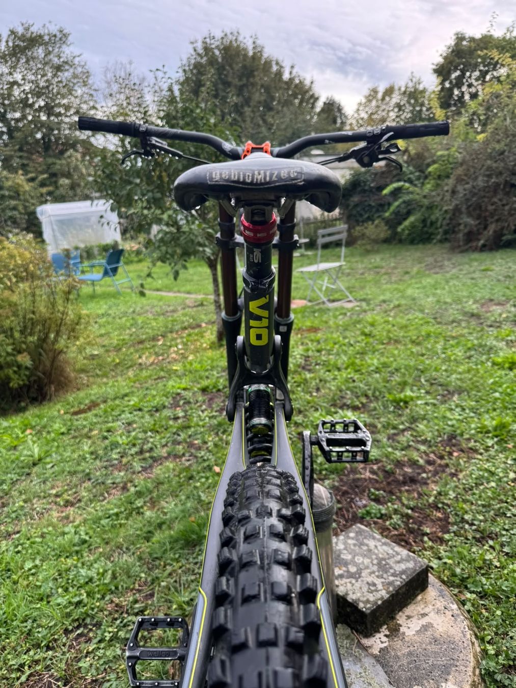 Santa Cruz Biciclette: Santa Cruz V10 Rahmengrösse XL und Laufradgrösse 26 Zoll – Usato da Selzach venduto da Knuddu01 6