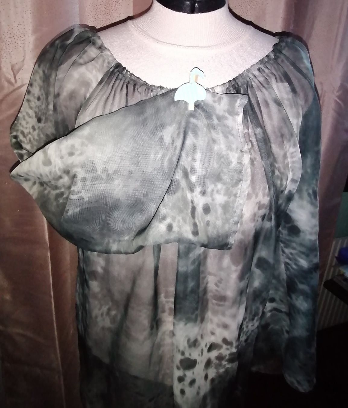 Camicette: halbtransparente Batik Shirt- Bluse – Usato da Corcelles-près-Payerne venduto da RxOne_Krs 4