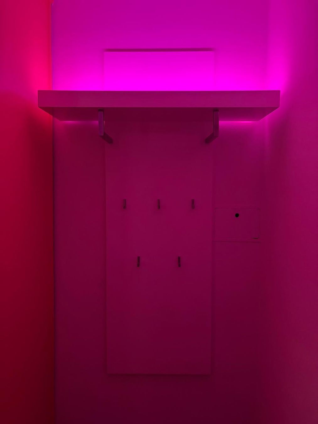 Garderobe: Beleuchtete Garderobe – Gebraucht aus Luzern von Johannas-flohmarkt 5