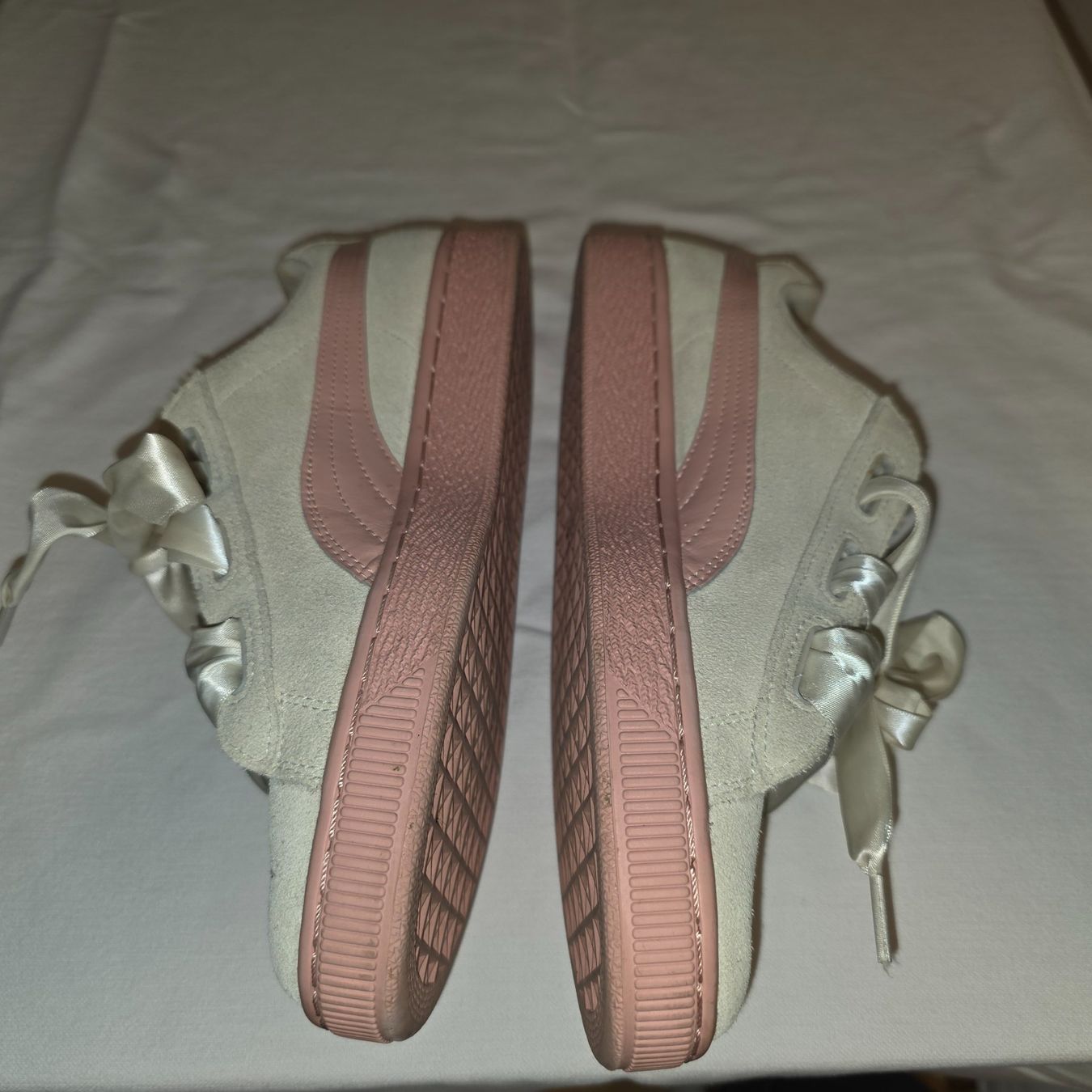 Puma Scarpe da donna: Puma Suede Herz Schleife Sneaker, Grösse 39 – Usato da Wald ZH venduto da CapLux 3