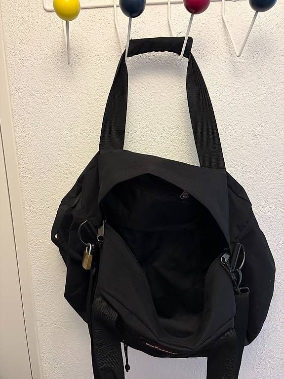 Zaini: Eastpak Rucksack Reisetasche Schwarz – Usato da Winterthur venduto da sto_n6lj 3