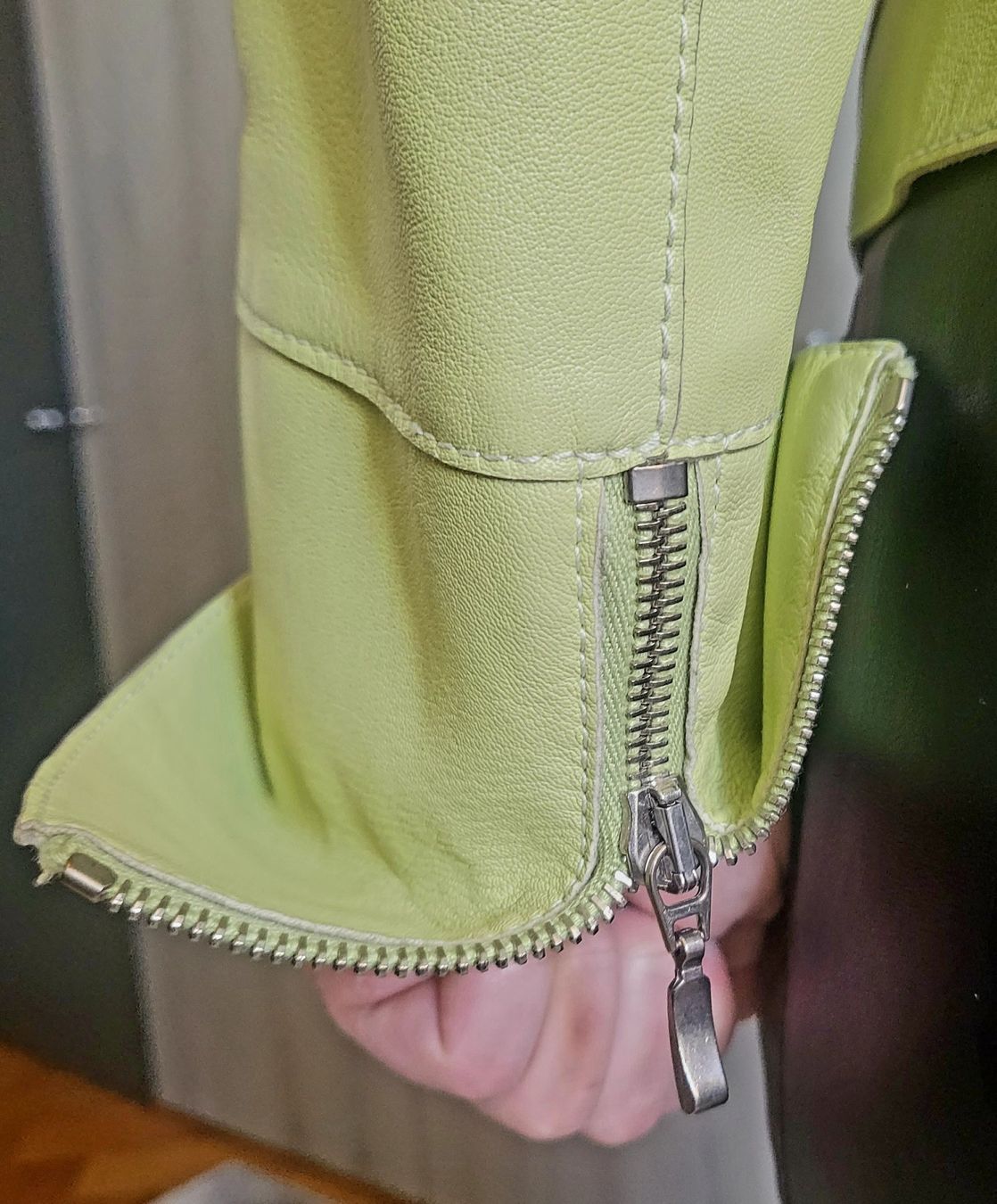 Madeleine Giacche: Veste en cuir Madeleine, taille 34. – Usato da Neuchâtel venduto da wikit 4