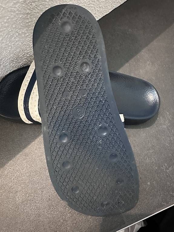 Adidas Herrenschuhe: Adiletten Gr 5 – Gebraucht aus Hausen AG von Martata 1