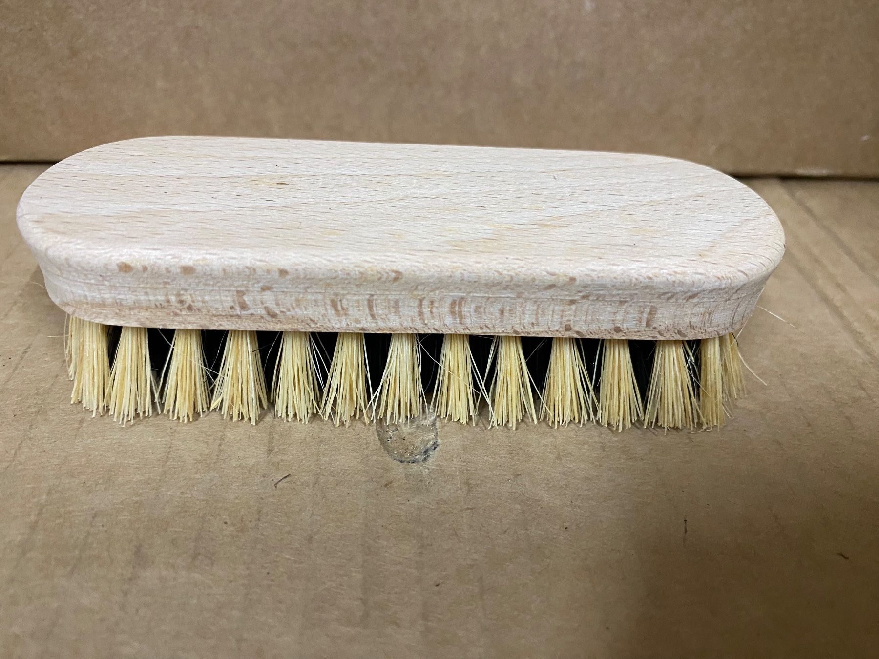 Sonstige Kleidung & Accessoires: Nagel- oder Schuhbürste aus Holz – Gebraucht aus Eschlikon TG von 1.- 2