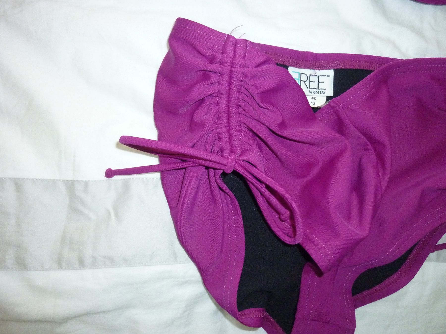 Costumi da bagno & Bikini: Magenta Bikini Set, NEW, Size EU 65J - Briefs M – Nuovo (secondo la descrizione) da Zürich venduto da ewat 3