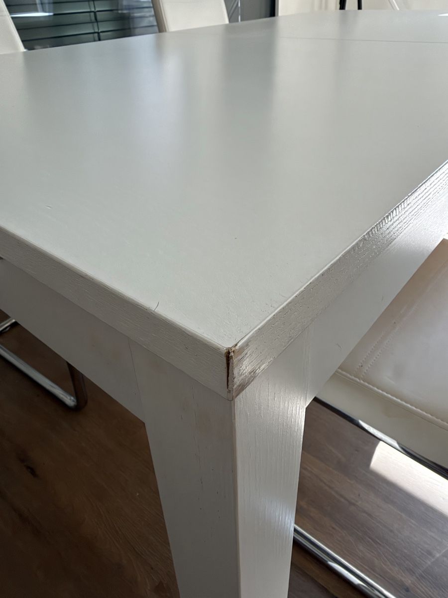 Ikea Set di tavolo e panche: Esstisch mit vier Stühlen weiss – Usato da Rotkreuz venduto da CrowdHype 4