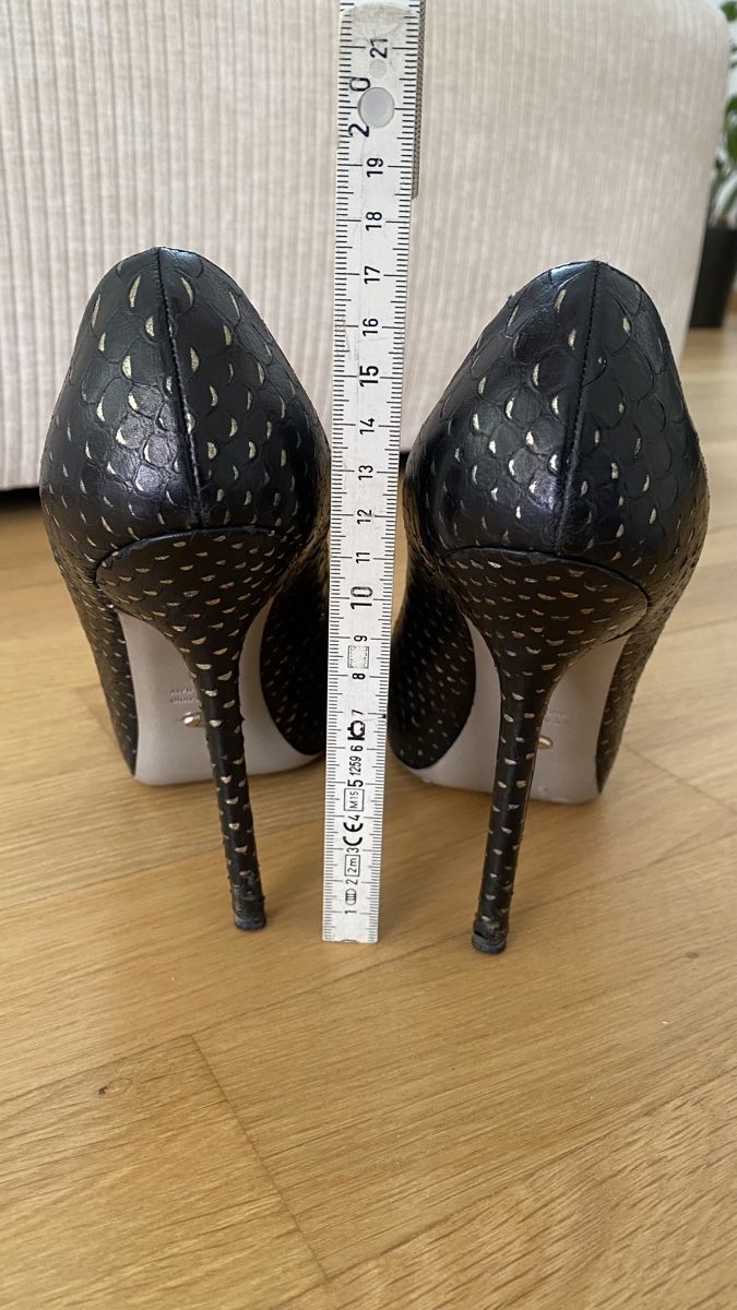 Sergio Rossi Scarpe da donna: SERGIO ROSSI DESIGNER PUMPS SCHWARZ GRÖSSE 38 – Usato da Thalwil venduto da olh_7cpg 7