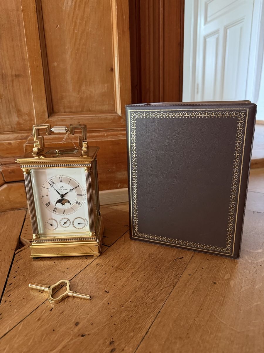 Orologi da terra & Orologi da parete: Tischuhr Matthew Norman NOS – Nuovo e nell'imballaggio originale da Schaffhausen venduto da oscarstahelag