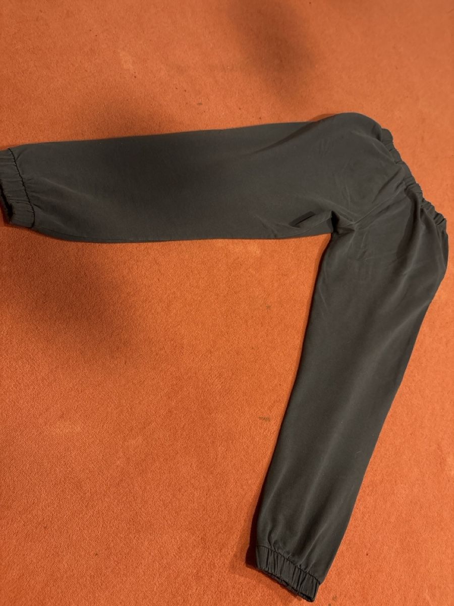Only Pantalons: Schwarze Trainerhosen – D'occasion à Affoltern am Albis par tam_5vn5 4
