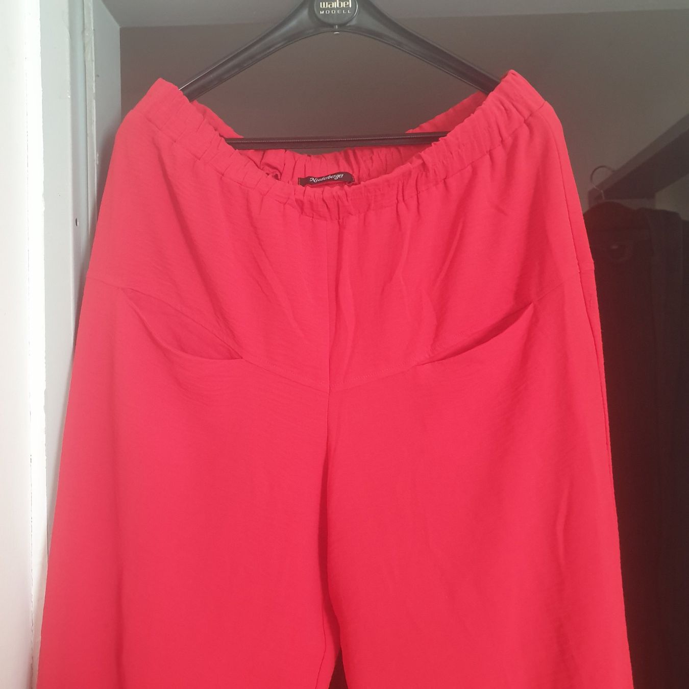 Niederberger Pantalons: Niederberger, Hose in rot – Neuf (Voir description) à Frenkendorf par Chrigeli01 1