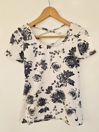 Damen T-Shirt Tally Weijl Gr. M Weiss Blau geblümt