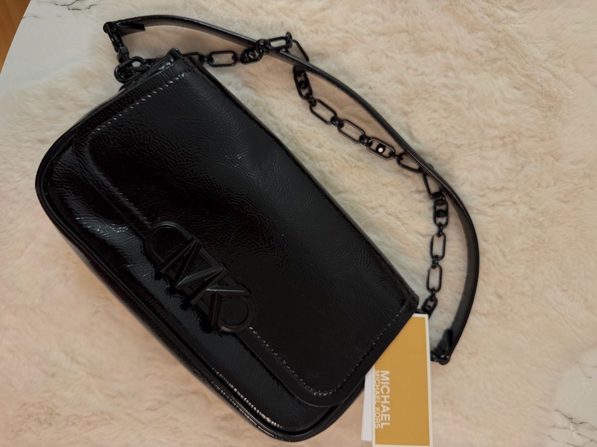 Michael Kors Borse da donna: Michael Kors Clutch Schwarz Lackleder – Usato da Rothrist venduto da Elv_8zml