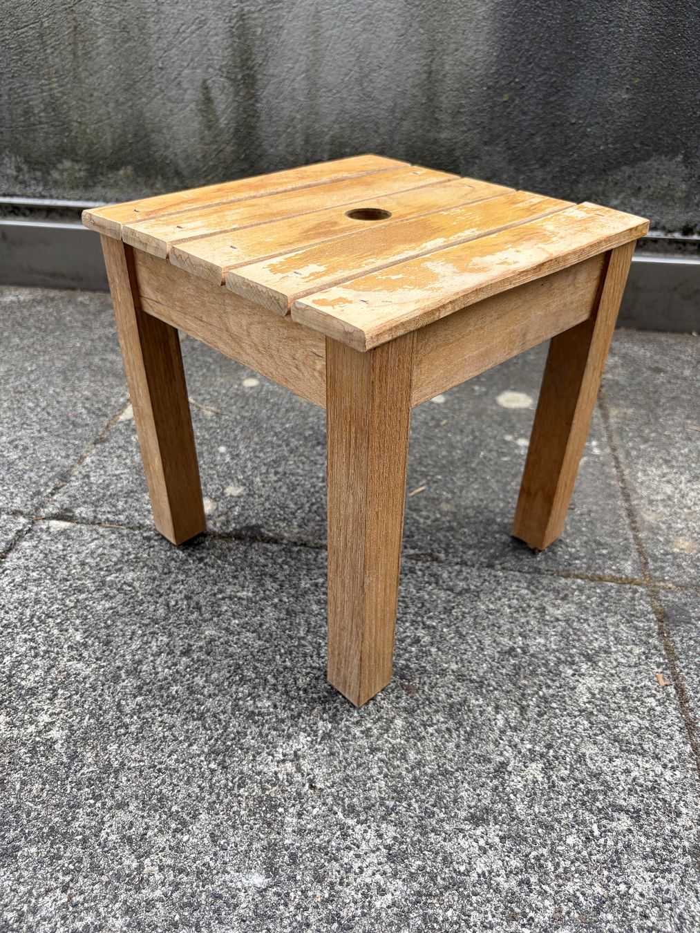 Sgabelli: Ancien Tabouret en Bois Massif – Usato da Vallamand venduto da Bricbracbroc82