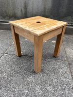 Ancien Tabouret en Bois Massif