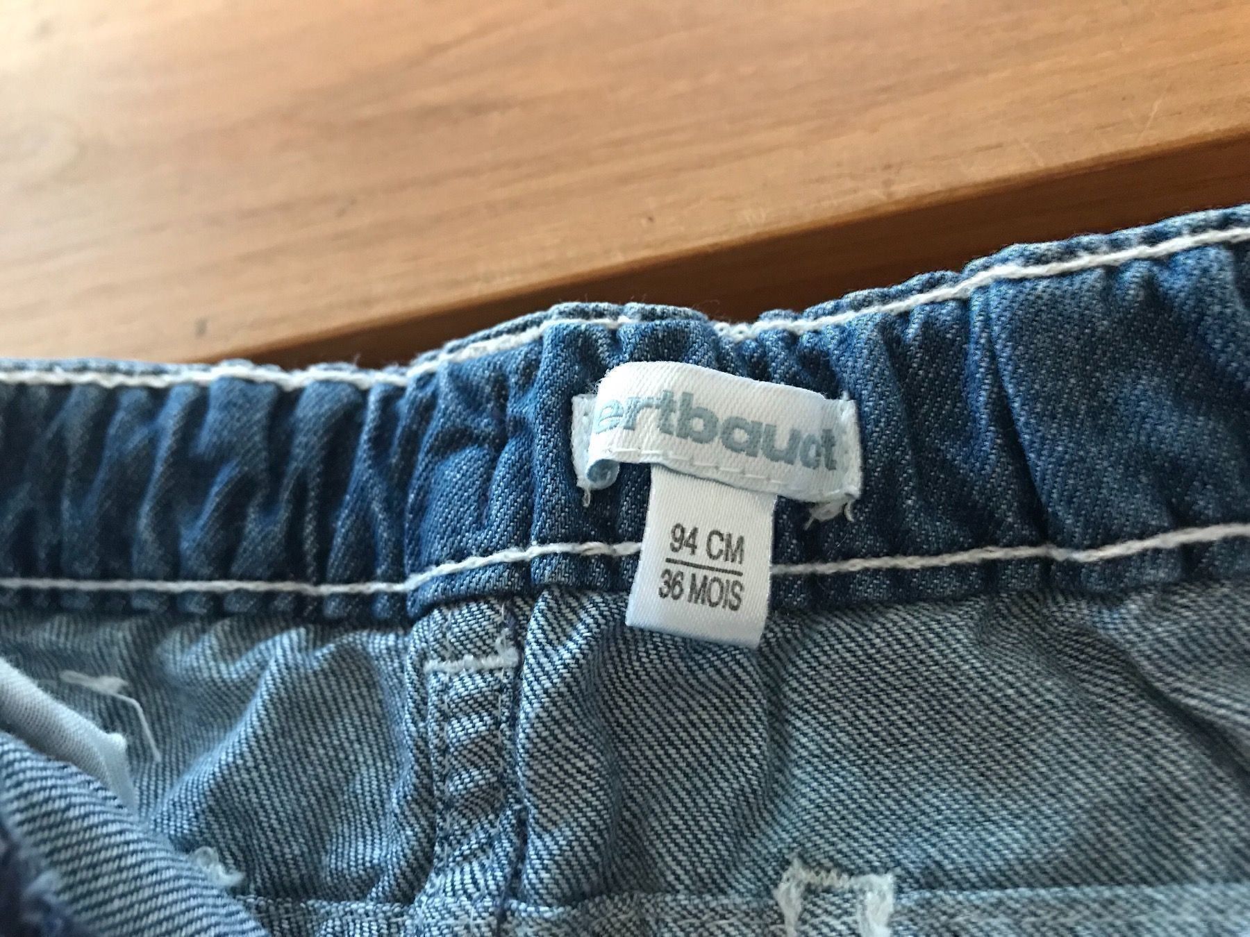 Vertbaudet Pantaloni: Herzige Jeans von vertbaudet Grösse 94 – Usato da Fehraltorf venduto da Marlene4 3