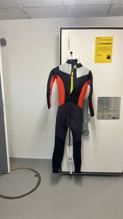 Neoprenanzug schwarz orange gebrauchter Zustand