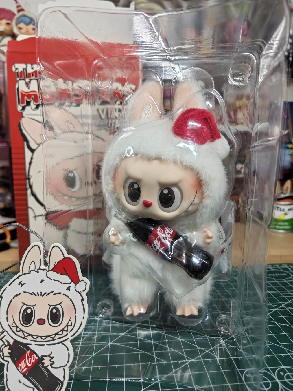 Pop Mart Statuette: POP MART LABUBU COCA COLA -- SURPRISE SHAKE – Nuovo (secondo la descrizione) da Horw venduto da aquarellmmm2024