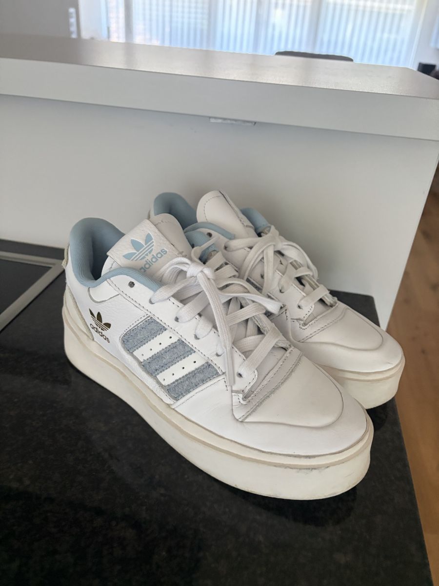 Adidas Chaussures femmes: Adidas Sneaker Gr. 38  – D'occasion à St. Gallen par Nobra001 1