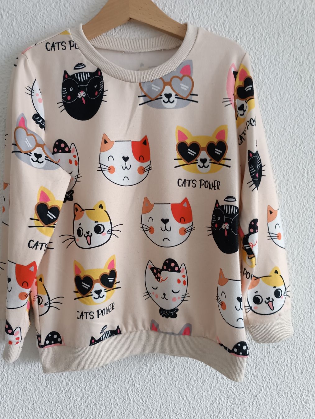 H&M Pulls et sweat-shirts: Pullover Mädchen Gr 116-122 – D'occasion à Binz par julijuli 3
