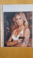 Britt Ekland (James Bond), Original Autogramm auf Grossfoto