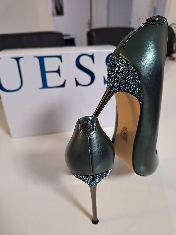 Scarpe da donna: Wunderschöne Guess Schuhe – Usato da chur venduto da merygori 3