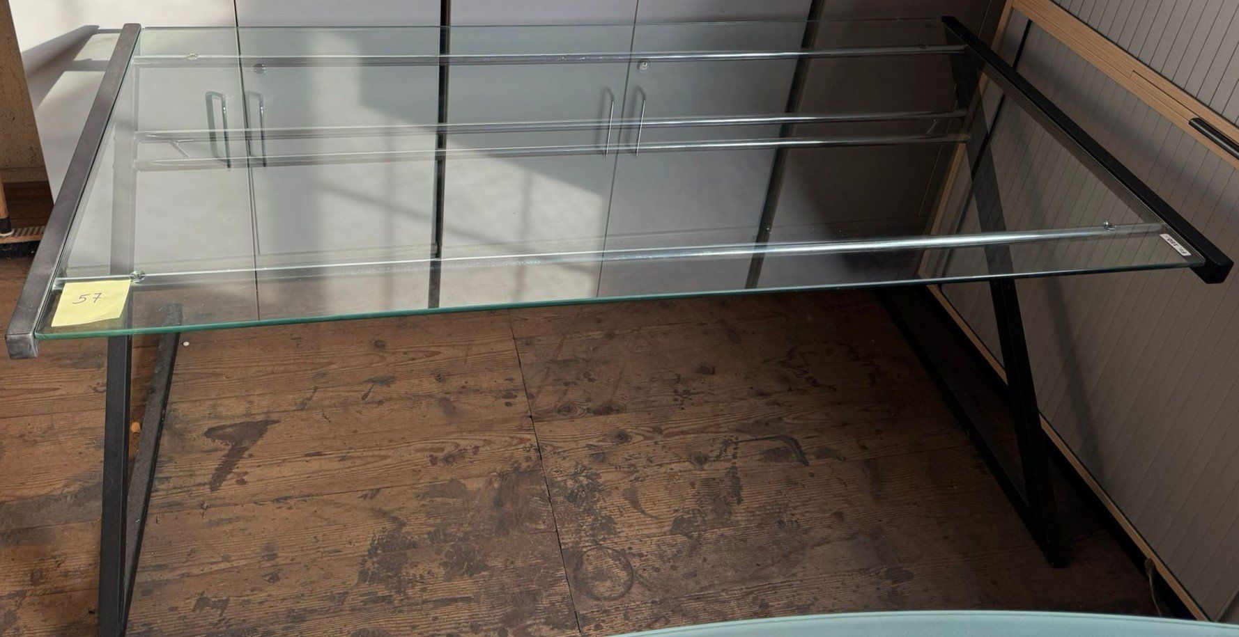 Scrivanie: Bürotisch mit Glasplatte zu verkaufen – Usato da Buchs SG venduto da vetsch_und_koller 1