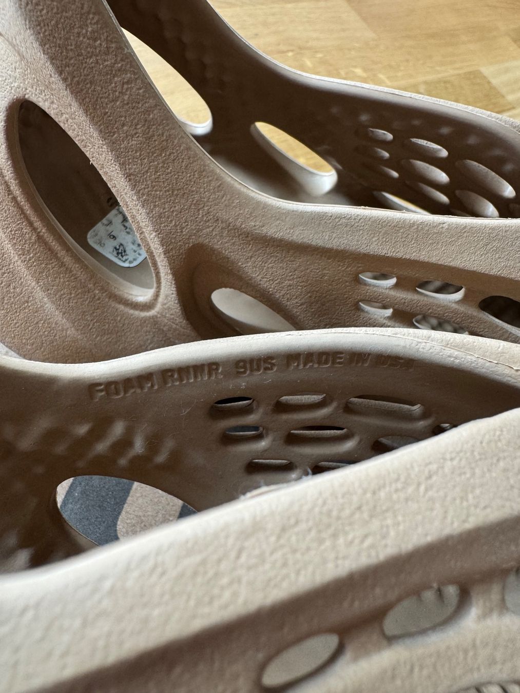 Adidas Herrenschuhe: adidas Yeezy Foam RNNR ocker – Gebraucht aus Rombach von noahBy0 1