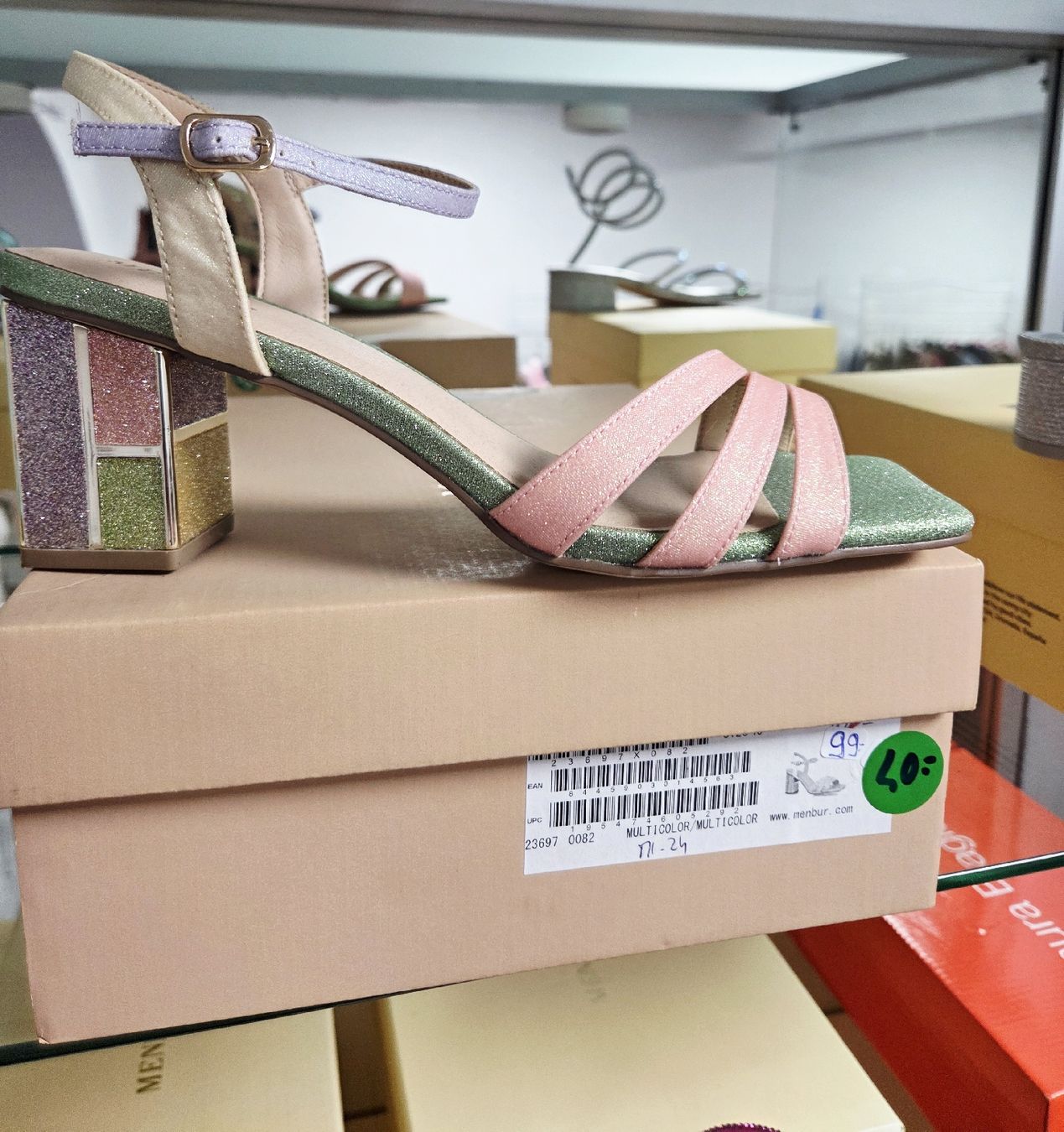 Chaussures femmes: ESAURITE – Neuf avec emballage d'origine à Arbedo par mis_d6lr 1