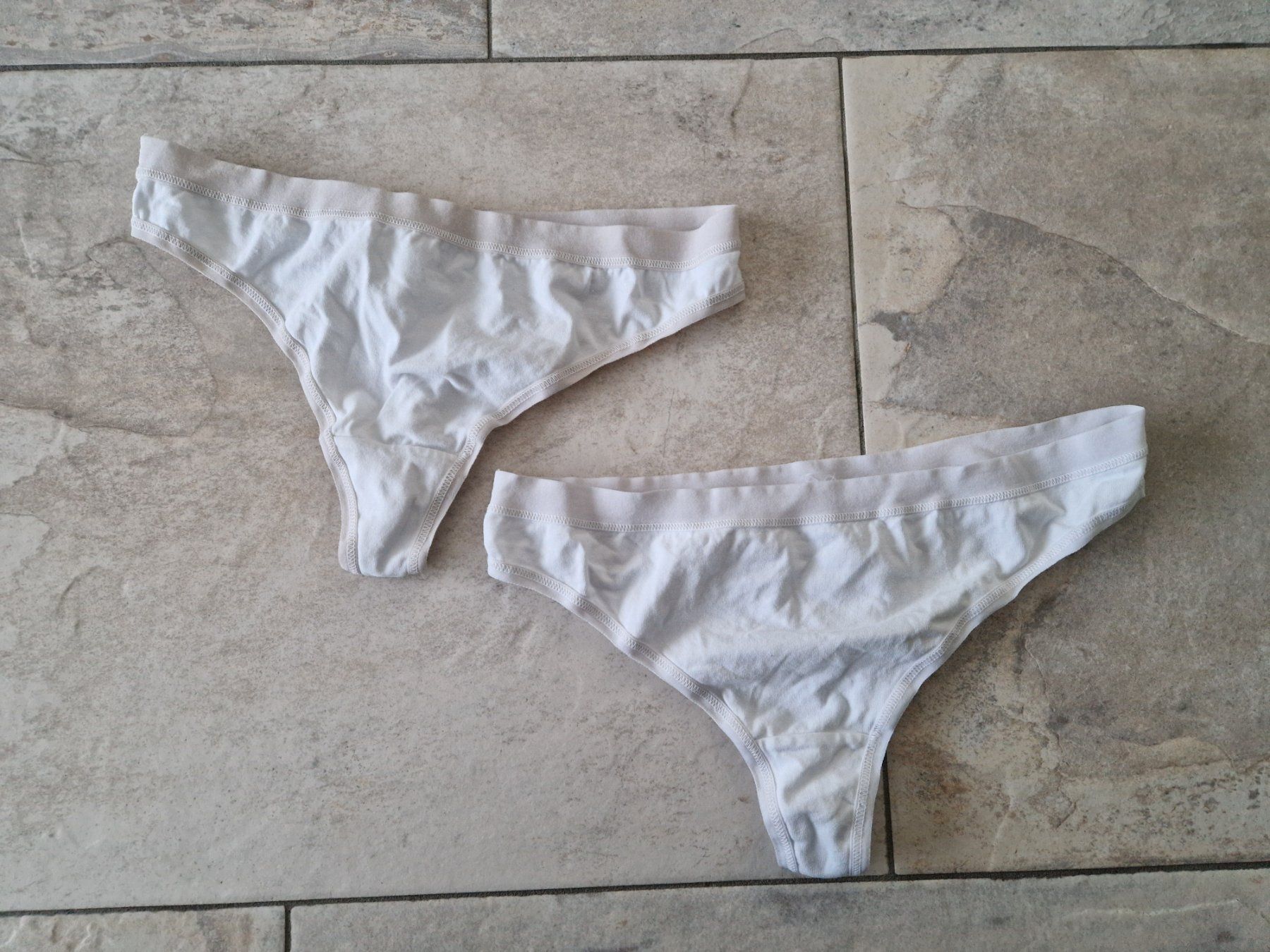 Autres dessous: 2x Damen String weiss, monaril, Grösse L – D'occasion à Niederrohrdorf par Miripfiri