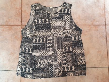 T-Shirt (schwarz-weiss-Muster) in Übergrösse Gr. 52
