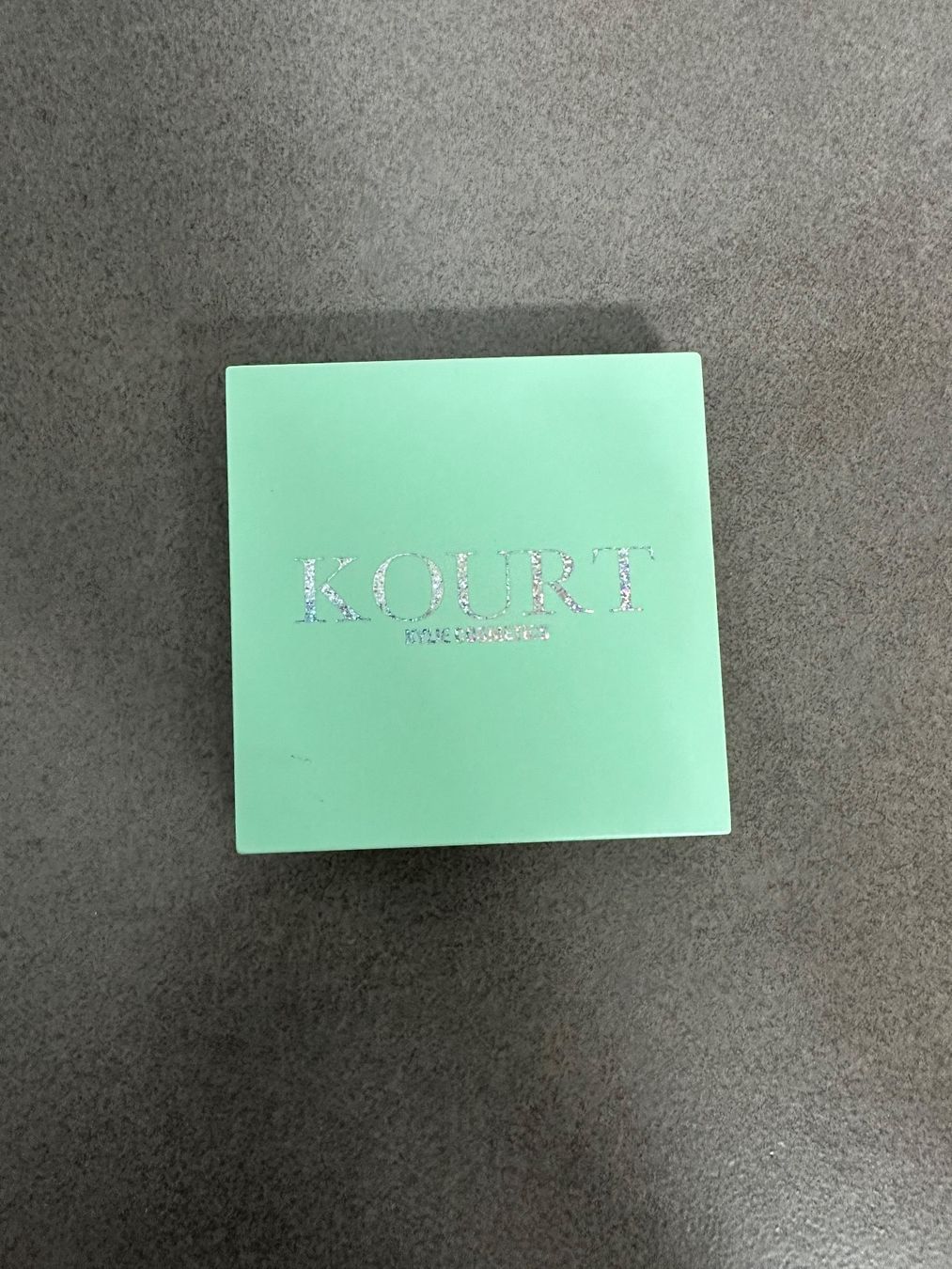 Make-up: Kylie cosmetics Kourt yeux – Usato da Courgevaux venduto da missceline5