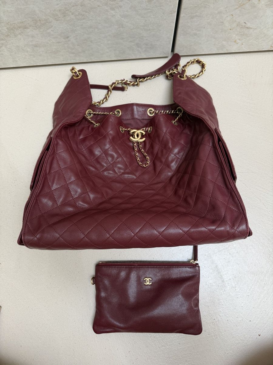 Chanel Sacs femmes: CHANEL 25 bordeaux large – D'occasion à Uetikon am See par mga_lqy6 1