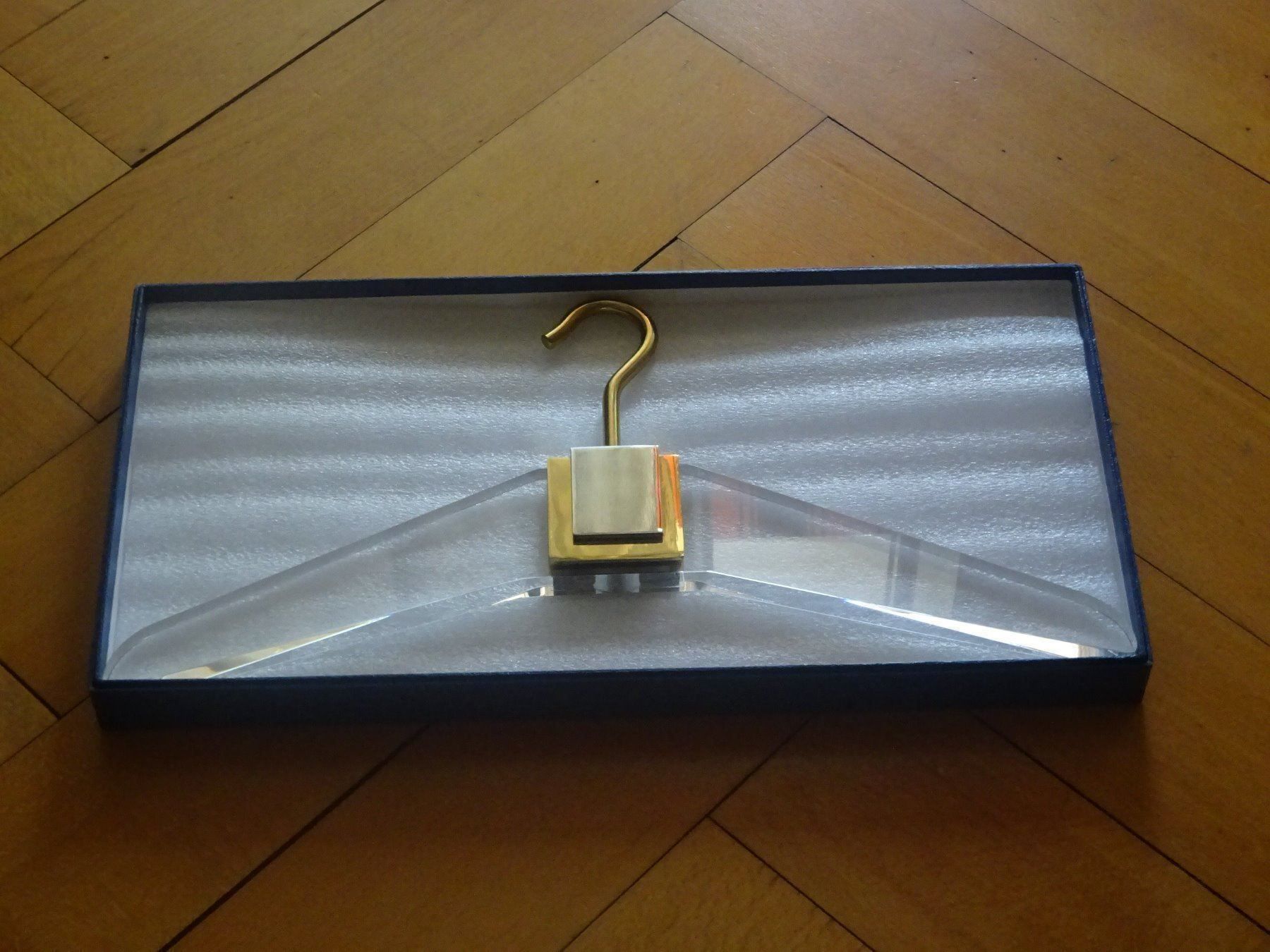 Porte manteau: Acrylglas Kleiderbügel / Designerstück – D'occasion à Esslingen par eintagammeer 2
