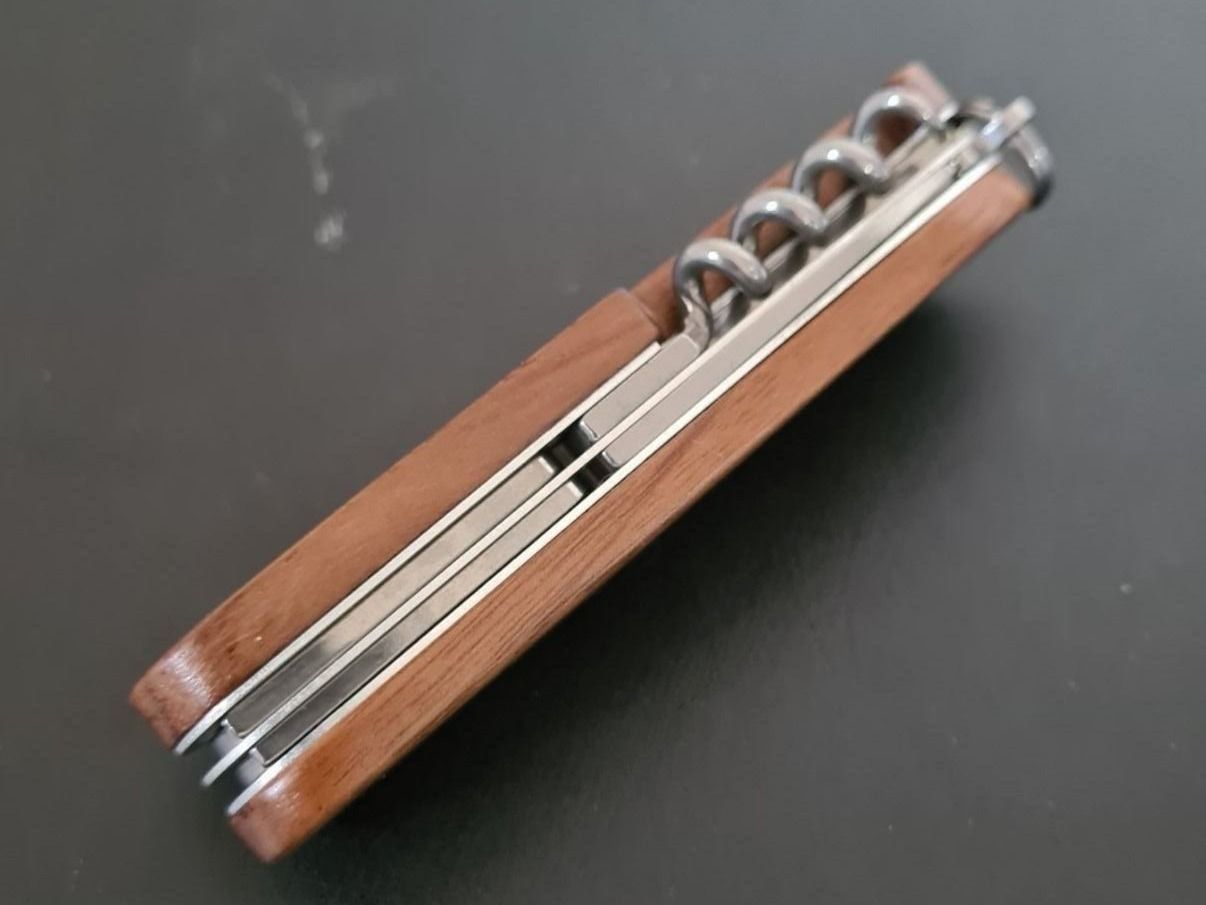 Victorinox Coltelli tascabile: Victorinox Taschenmesser mit Holzgriffschalen – Usato da Bern venduto da Respirit 2